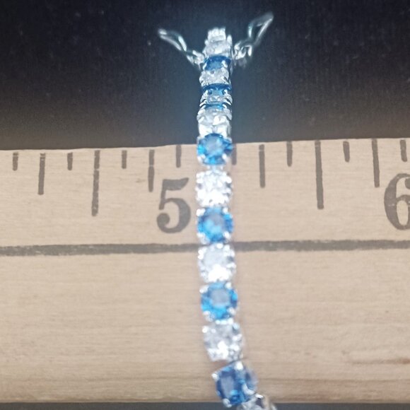 Women'S Elegant Blue & Clear Synthetic Zirconia Tennis Bracelet - Picture 6 of 6